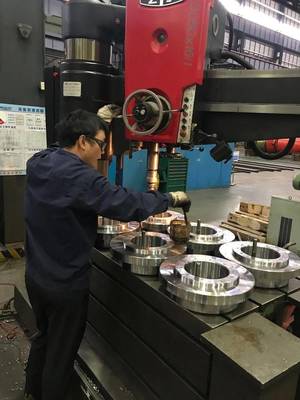 堅(jiān)守第一線 機(jī)械加工崗位的節(jié)日?qǐng)?jiān)守